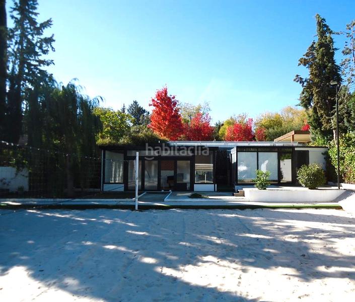 Foto cde810f7-0323-4e4a-a46d-f8af1059d154. Xalet amb piscina a urbanización La Moraleja La Moraleja