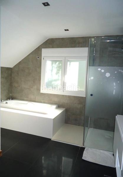 Foto e57f2574-95cf-497a-96a3-91e9711af1c5. Xalet amb piscina a urbanización La Moraleja La Moraleja