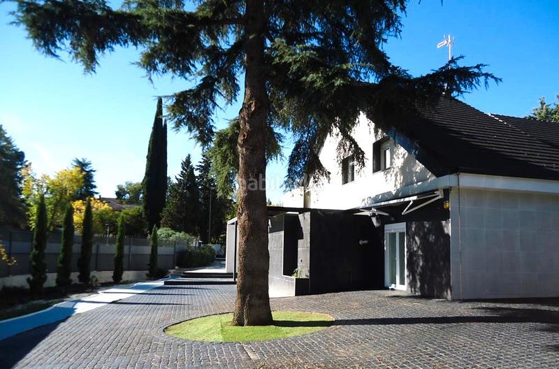 Foto f1b1f17e-ab79-4113-b6f5-1cb84ae9aa29. Xalet amb piscina a urbanización La Moraleja La Moraleja