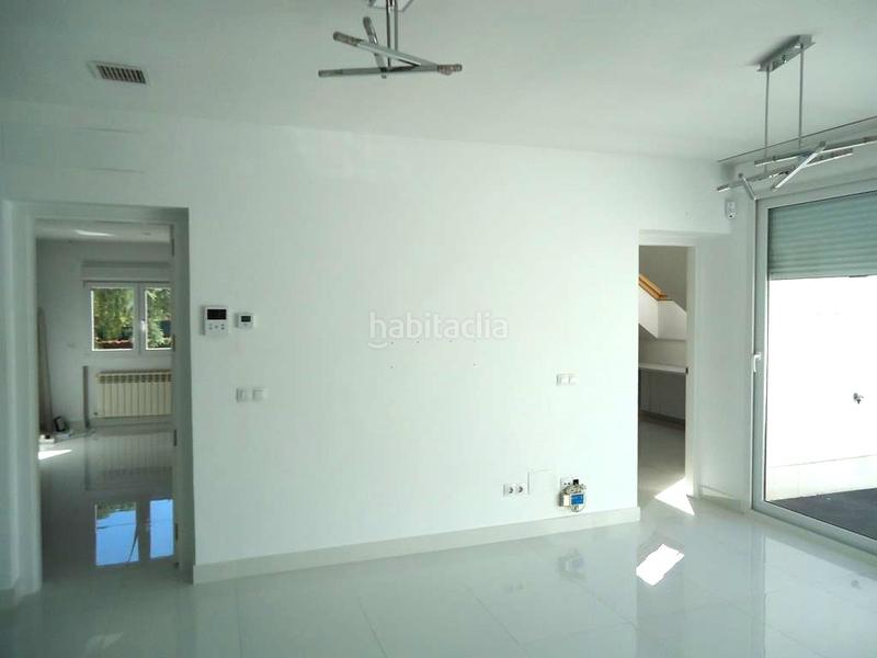 Foto f2ef6c19-c0d5-44ad-aac0-9aa5e334e6d7. Xalet amb piscina a urbanización La Moraleja La Moraleja