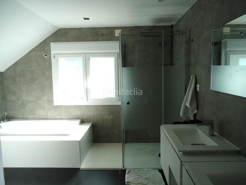 Foto f5951703-9de2-4186-889f-44f366a20673. Xalet amb piscina a urbanización La Moraleja La Moraleja