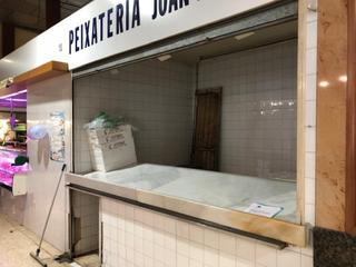 Local commercial à Sant Celoni. Parada  en venta con parking y tras   tero dentro del mercado mu