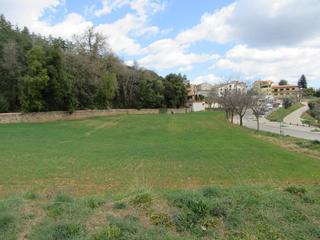 Terreny residencial a Fogars de Montcls. Mosqueroles nucli urbano solar llano esquinero con vistas excepc