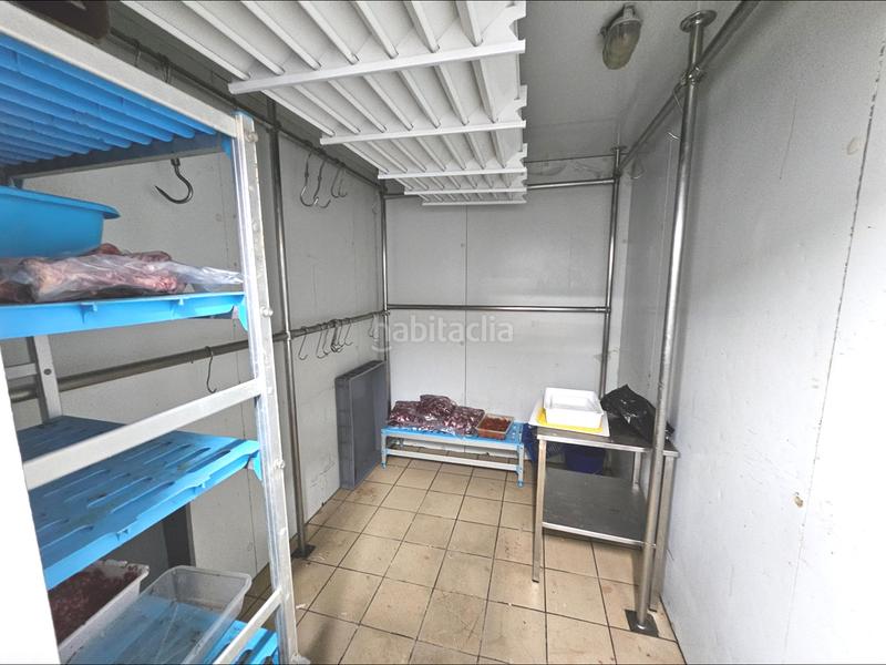 Foto 49fda3c7-bc74-4de8-aee7-103cad02e19e. Local comercial mercat municipalse traspasa brillante negocio de 3 paradas en Sant Celoni