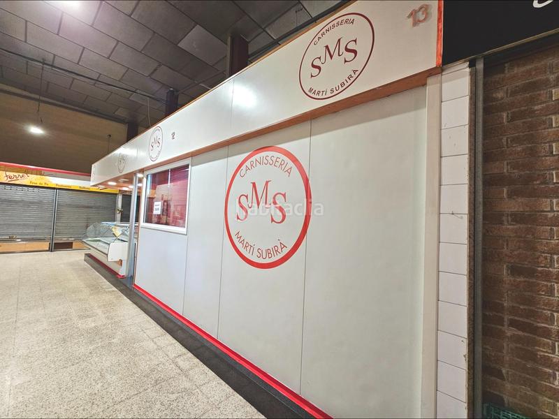 Foto 61b311b7-0c86-40de-b296-a3a7a3f87f3c. Local comercial mercat municipalse traspasa brillante negocio de 3 paradas en Sant Celoni