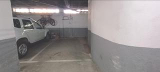 Parking voiture à Sant Celoni. Sant celoni sot de les granotes gran plaza de aparcamiento de oc