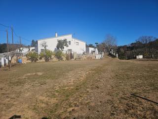 Casa a Riells i Viabrea. Riells i viabrea casa semirústica en venta con gran terreno y ce