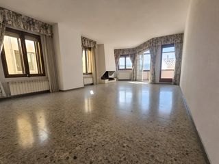Casa in Hostalric. Hostalric centro casa esquinera en venta con 2 viviendas indepen