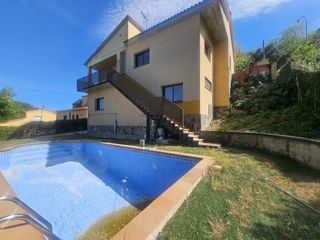 House in Fogars de la Selva. Fogars de la selva regent park precioso chalet con piscina  rode