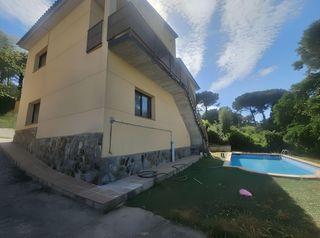 Casa en Fogars de la Selva. Fogars de la selva regent park precioso chalet con piscina  rode