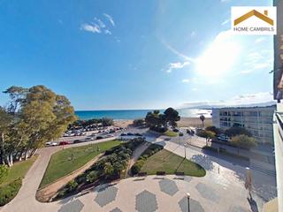 Penthouse in Passeig de les palmeres 15. Exclusivo ático frente al mar en cambrils con gran terraza priva