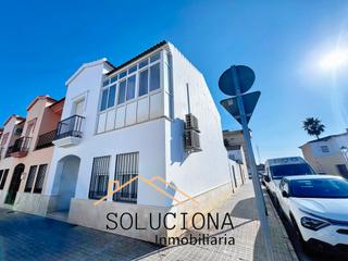 Xalet  Calle de los olivos. Comodidad, amplitud y ubicación inmejorable en el corazón de lep