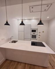 Location Appartement  Calle de fernández de los ríos. Alquiler de piso reformado sin amueblar – 2 dormitorios – 53 m²