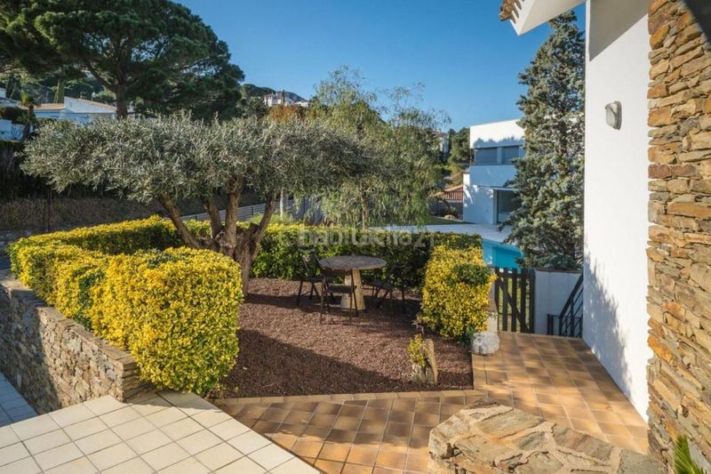 Foto ba6a2873-890d-4f30-897a-6658ad58c47a. Casa amb aparcament a Port de la Selva (El)