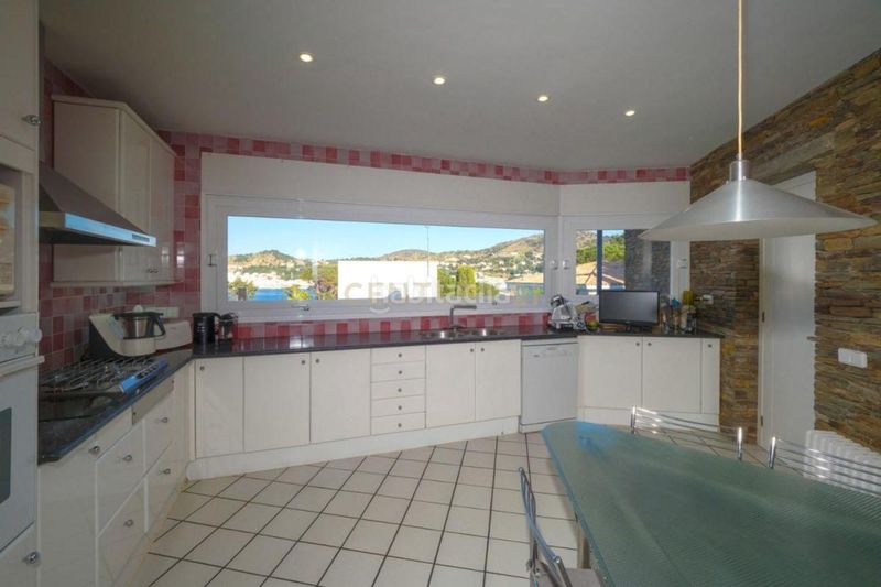 Foto eb837bd5-a1d7-4d77-9577-de6a5fe798ad. Casa amb aparcament a Port de la Selva (El)