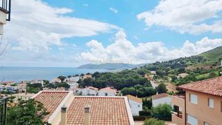 Apartamento en Carrer aran, 14, llan, spain 14. Piso reformado con licencia turstica, terraza y vistas al mar e