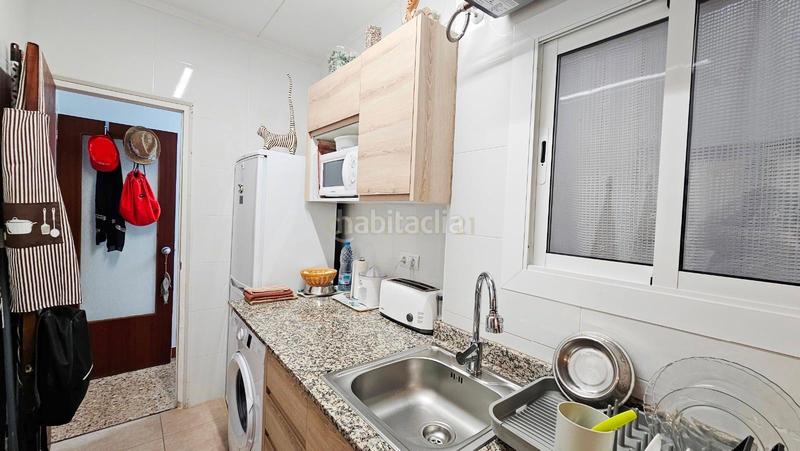 Foto cd585cee-30d0-41d1-b7c8-0740929823f0. Piso en carrer labrun en Colera