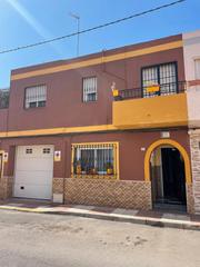 Casa adossada en Avenida luis buuel 97. Casa / chalet adosado en venta en roquetas de mar (almera)