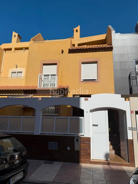 Foto 1886b90a-b678-42e9-b3b2-9f62afcf3586. Casa aparellada a calle joaquín blume 25 a Roquetas pueblo Roquetas de Mar