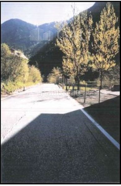 Foto 5ce15b86-1bb0-41fc-a9f4-12f70c9ae511. Terreno residencial solar edificable con todos los servicios en Ordino