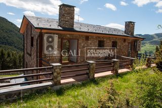 Casa adossada a El Forn-Prats-Meritxell. Chalet nuevo a estrenar en canillo