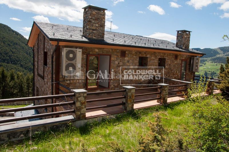 Foto 8700f348-aa86-4c6e-b4ee-fe94356b9bdd. Casa adossada amb calefacció aparcament a El Forn-Prats-Meritxell Canillo