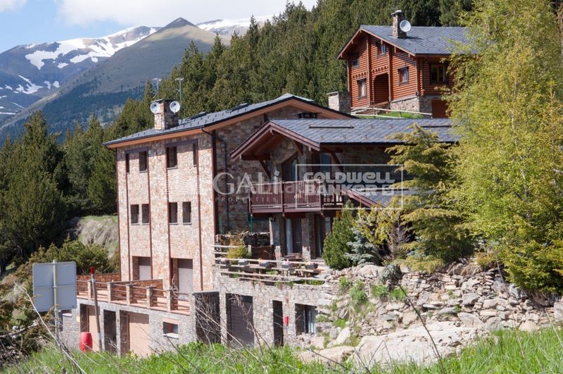Foto d95069b3-67ed-4474-b4a8-e5c1569914ab. Casa adossada amb calefacció aparcament a El Forn-Prats-Meritxell Canillo