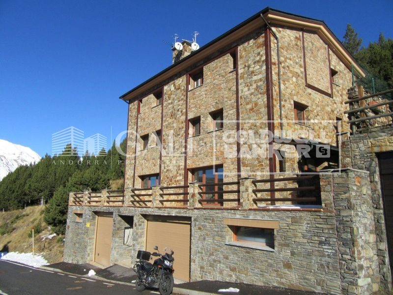 Foto dd37f7b6-ab56-476d-b88f-68d0e9292c5e. Casa adossada amb calefacció aparcament a El Forn-Prats-Meritxell Canillo