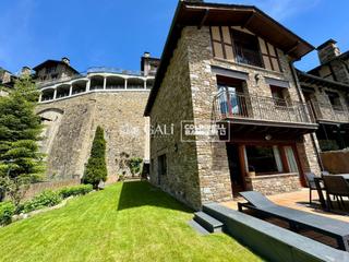 Casa adossada  Carretera mas de ribafeta. Espectacular chalet adosado en arinsal con vistas y jardin