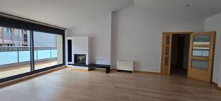 Appartement à Els Vilars d´Engordany. Atico de 4 habitaciones, 3 baños, 2 plazas de aparcamiento y tra