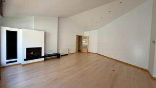 Pis a Els Vilars d´Engordany. Atico de 4 habitaciones, 3 baños, 2 plazas de aparcamiento y tra