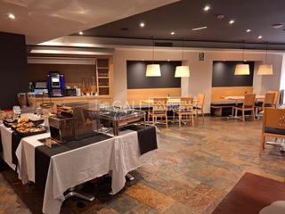 Miete Geschäftsraum  Avenida françois mitterrand. Se alquila local restaurante totalmente equipado