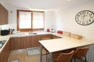 Pis  Planell de la callissa. Piso de cuatro habitaciones, dos plazas de parking y trastero en