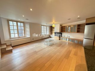 Miete Haus in Centro. Casa en alquiler en santa coloma con jardin 3 habitaciones 3 bañ