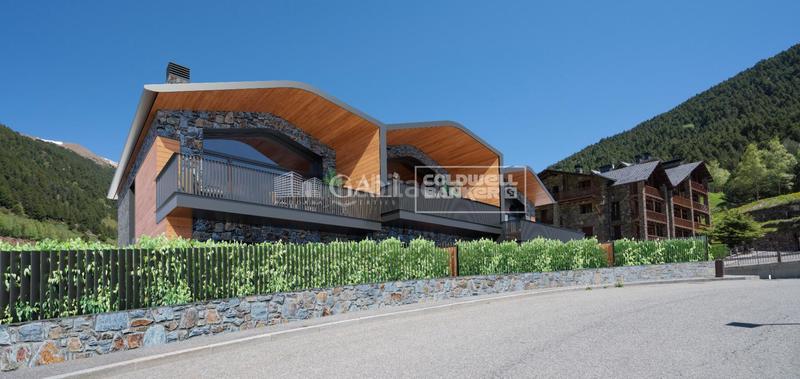 Foto 232ddb93-7ffb-4ca0-9304-961f2f3492c8. Casa adossada amb aparcament a Soldeu-Incles Canillo