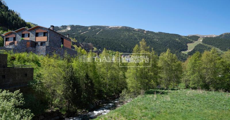 Foto 9b0f3118-eb61-43dd-9172-e5a6a5ed29e4. Casa adossada amb aparcament a Soldeu-Incles Canillo