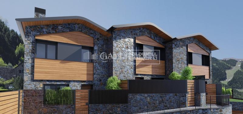 Foto b2570a38-50f7-4ae0-9412-1f3509a04162. Casa adossada amb aparcament a Soldeu-Incles Canillo