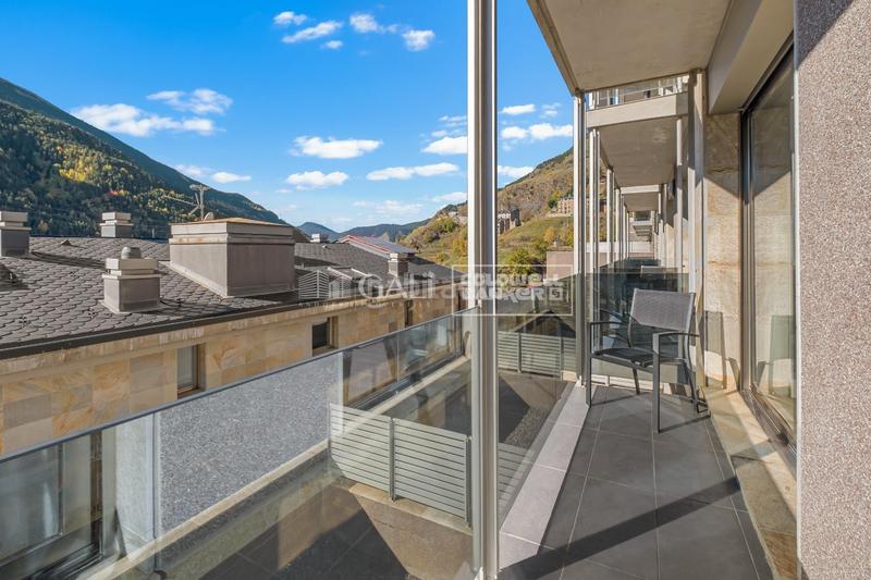 Foto 12779fd0-1d03-40d4-95bb-ddf51daecfdb. Pis amb calefacció aparcament a L´Aldosa-Ransol Canillo