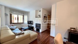 Flat in Encamp. Piso en encamp de tres dormitorios zona centro