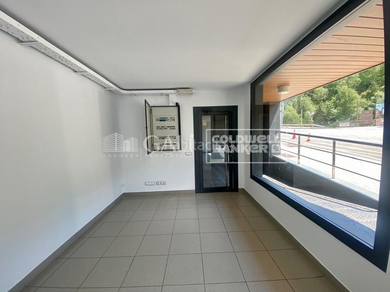 Foto 1a2b803d-3bcb-47b5-a7c9-99c96fb8adea. Lloguer local comercial a El Tarter Canillo