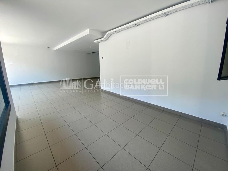 Foto 3515c510-aa90-4630-84f5-092af10b3de1. Lloguer local comercial a El Tarter Canillo