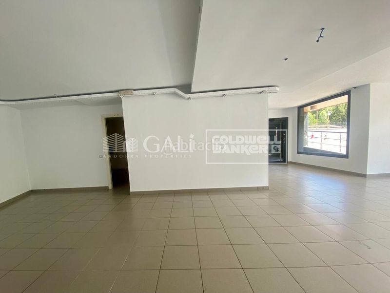 Foto 65e54f76-74a1-4524-bd71-534856855c32. Lloguer local comercial a El Tarter Canillo
