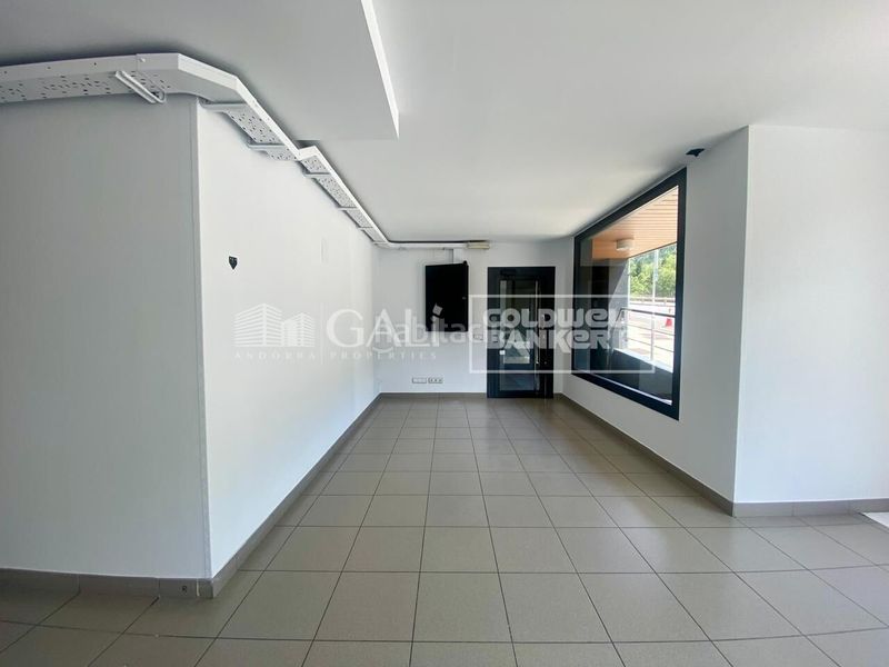 Foto 72eb3fa2-3839-4d96-b892-3aadee00caa0. Lloguer local comercial a El Tarter Canillo