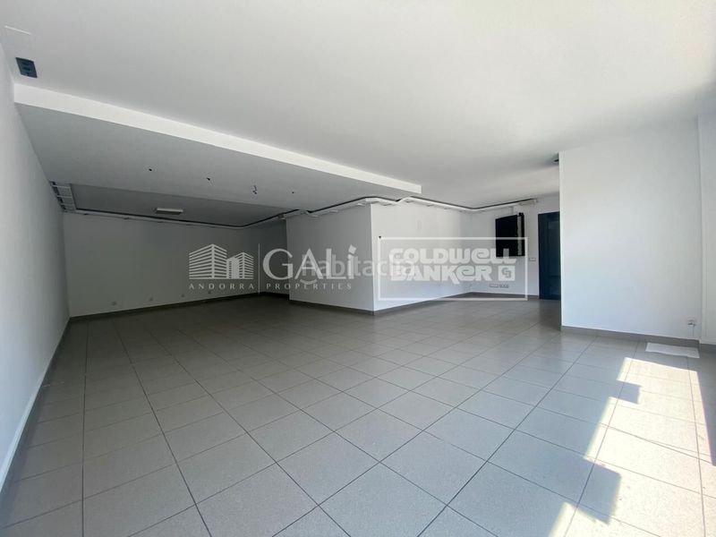 Foto a0e15c28-f2a8-46c6-b505-5b24a01c634d. Lloguer local comercial a El Tarter Canillo
