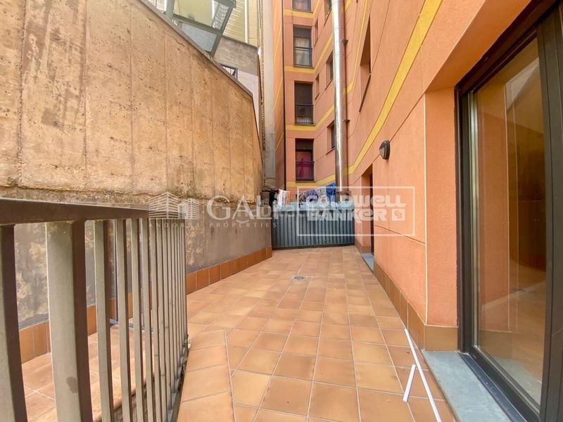 Foto 0408b223-9fc5-43c7-b449-2b0afd679c80. Planta baixa amb calefacció aparcament a Encamp Encamp