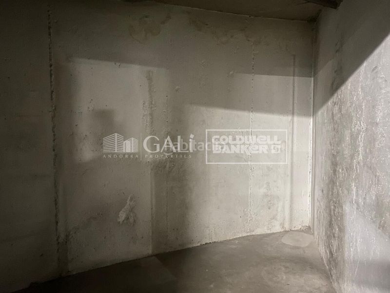 Foto e3e9ab46-e1f7-40d8-acb5-0b21b1d488fe. Planta baixa amb calefacció aparcament a Encamp Encamp