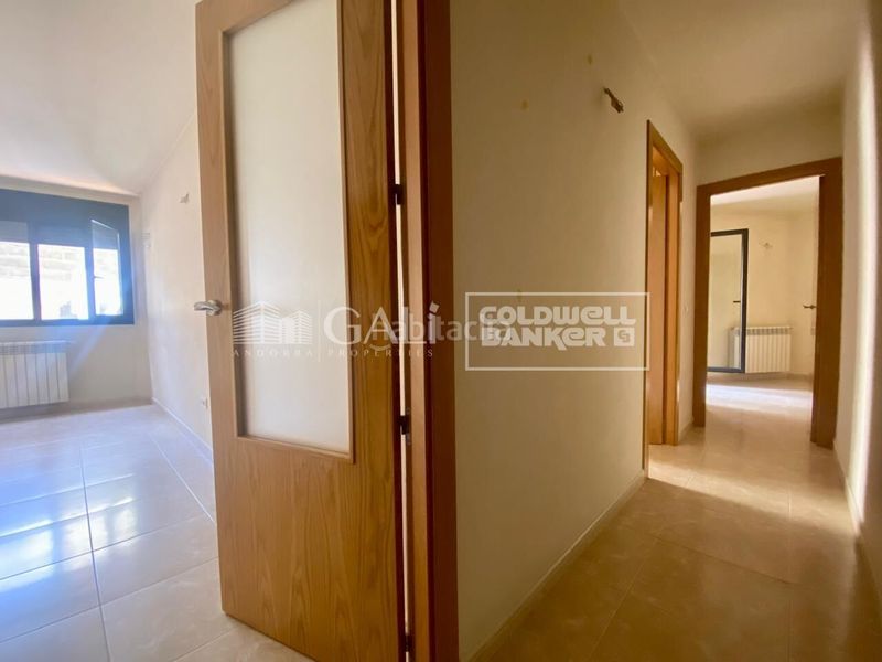 Foto e59855f1-646e-484b-b991-3baafbf9e399. Planta baixa amb calefacció aparcament a Encamp Encamp