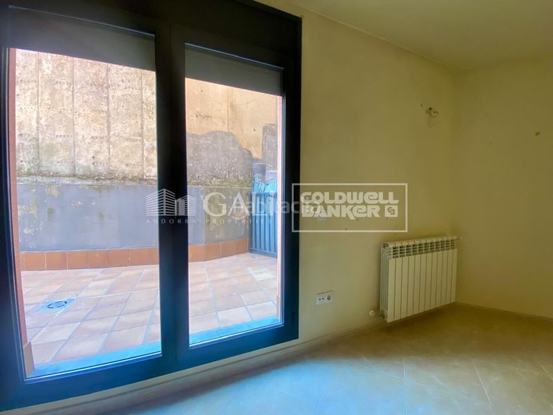 Foto e83e3ec0-9c42-4344-8bbb-86169e2a61e8. Planta baixa amb calefacció aparcament a Encamp Encamp