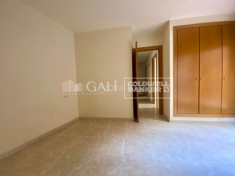 Foto f3ed5b7c-8a1d-46fb-b515-45224a5af40c. Planta baixa amb calefacció aparcament a Encamp Encamp