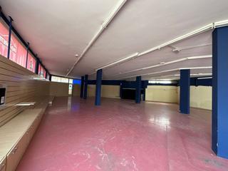 Local Comercial a Fenals. Venta de local con aparcamiento a pie de calle